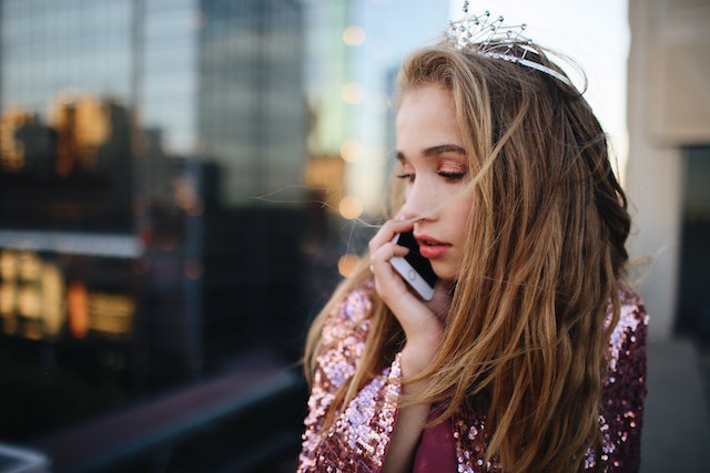 How to Make Your Girlfriend Feel Like a Queen: The Power of Compliments